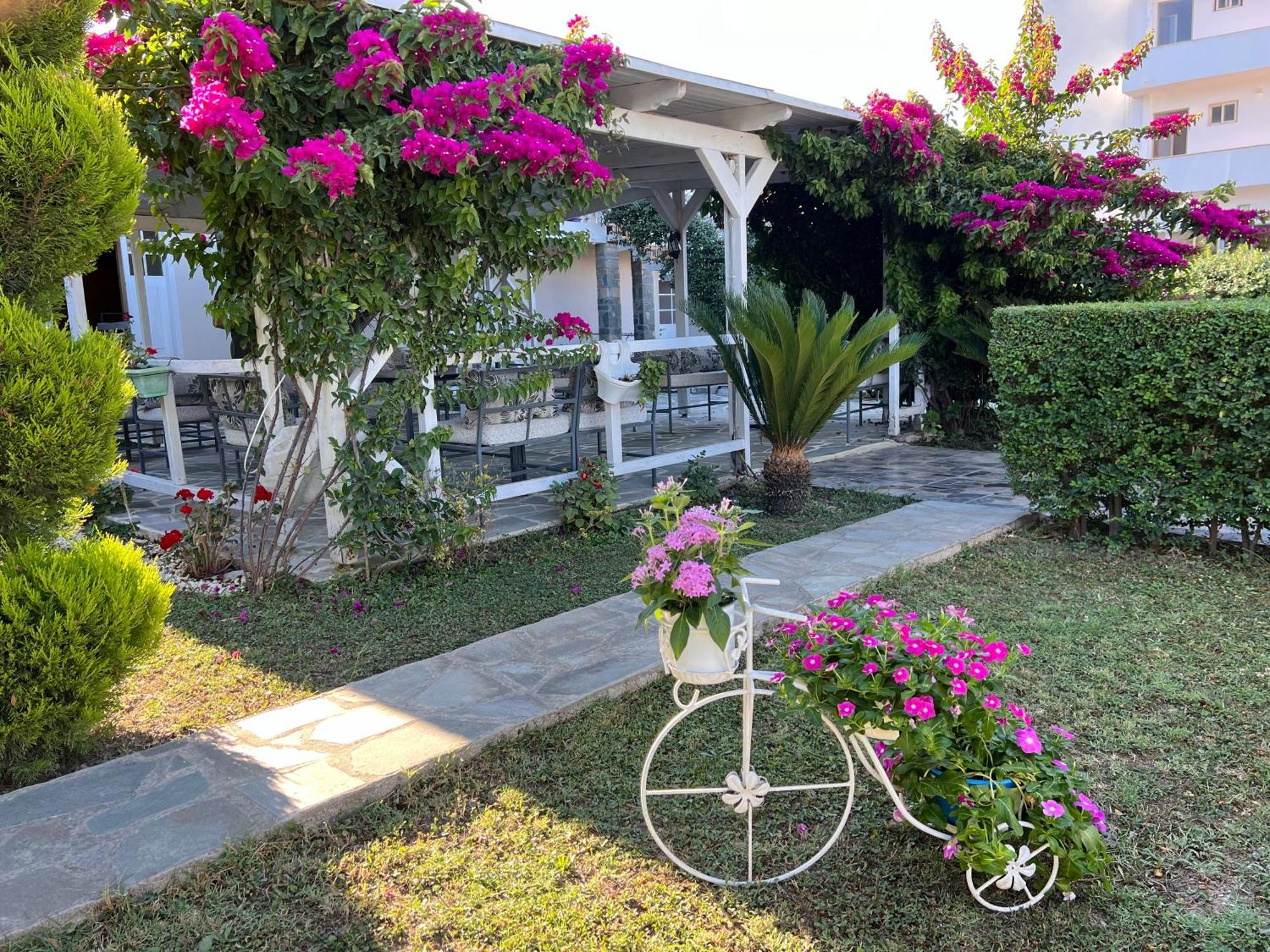 Nili Hotel Vlorë エクステリア 写真