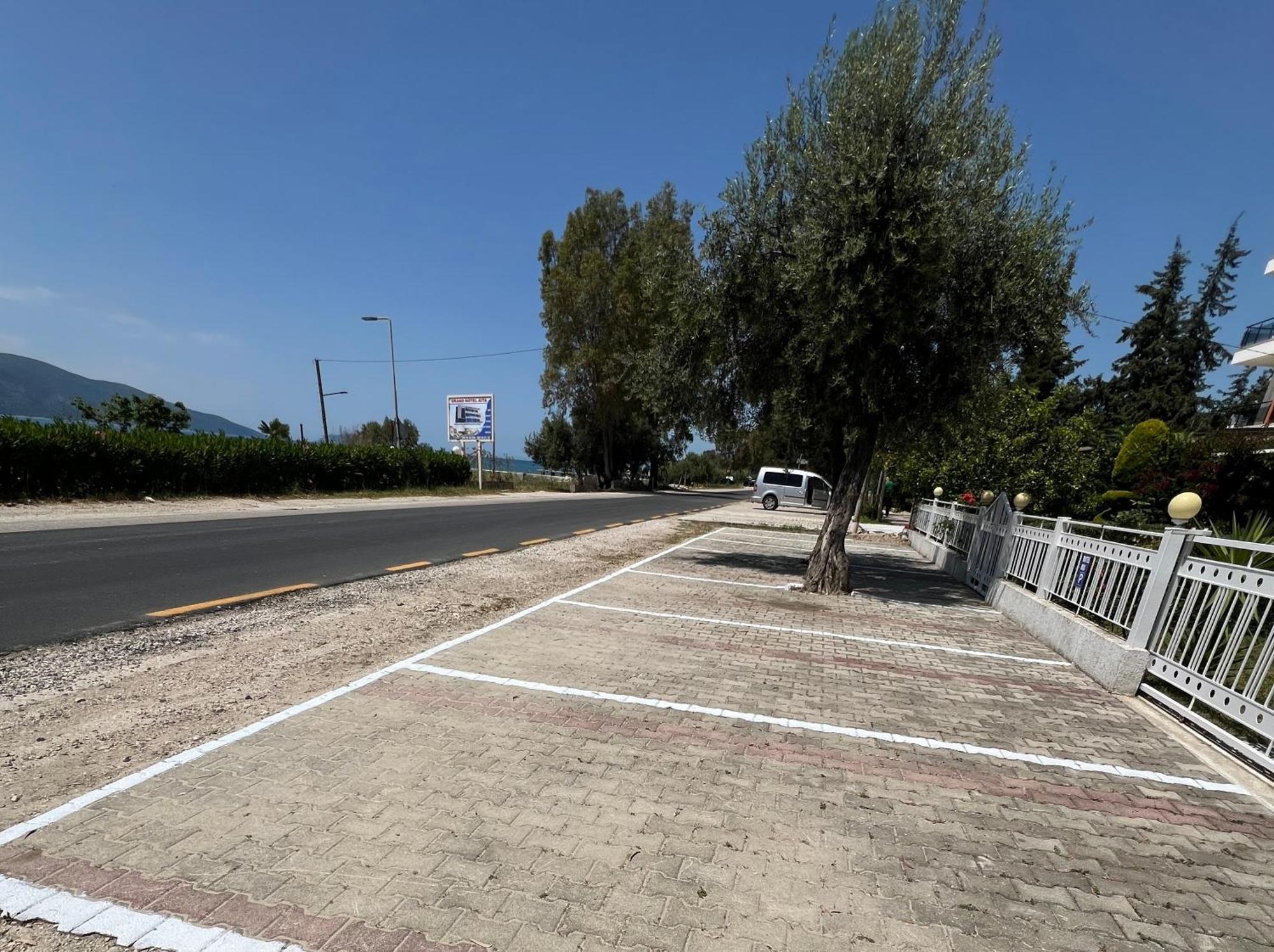 Nili Hotel Vlorë エクステリア 写真